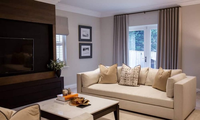 Crawcrook Maison | Welcome to our 5-bed, pool haven in the heart of Medburn Village, Newcastle