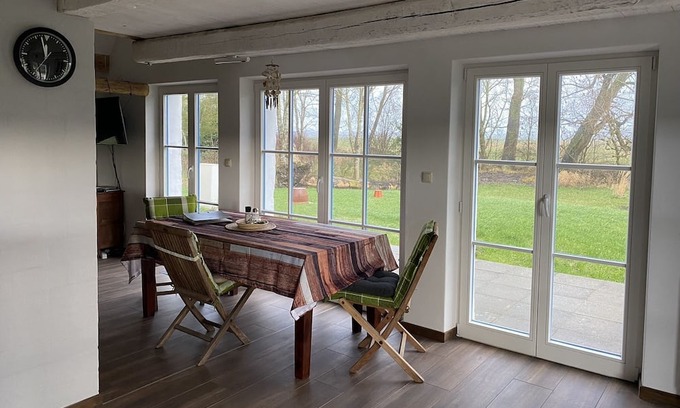 Oberndorf Maison | Reetdachkate am Deich auf Großem Grundstück