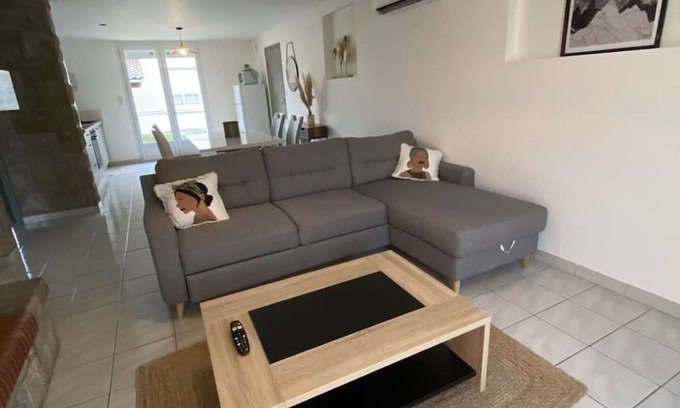 Saix Appartement | Appartement Tout Équipe Avec 2 Chambres et Jardin