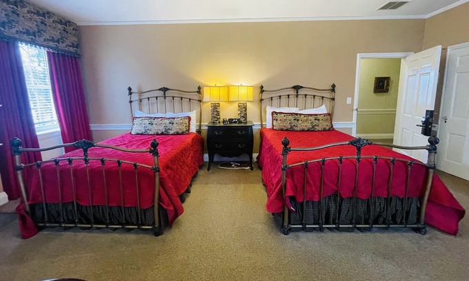 Clemmons Appartement | Walnut Room 2 double - Non- Smoking- No Pet