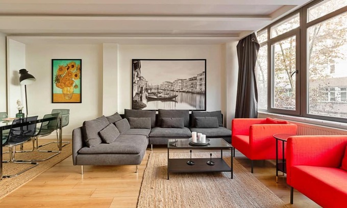 Macka Appartement | Sleek and Central Flat with Backyard in Besiktas