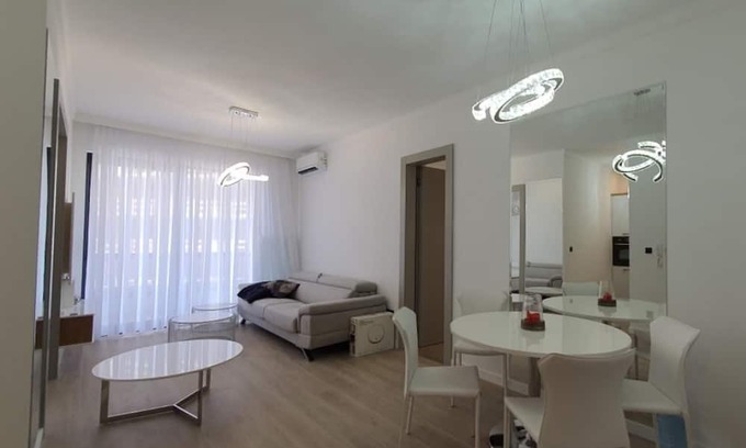 Maini Appartement | Luminous Apartment with Balcony near Budva Riviera