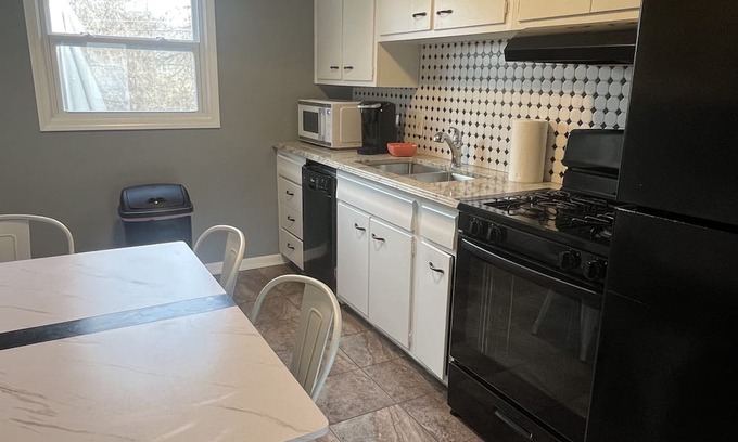 Shawnee Maison | Cozy two bedroom home near downtown Shawnee