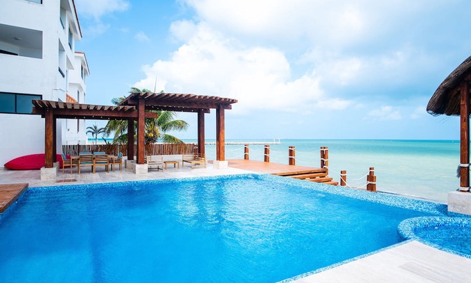 Yucatan Peninsula Copropriété | Brand New Beachfront Deluxe 3 BR Condo