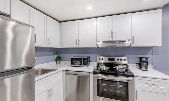 Towson Appartement | Heart of Towson *Parking*Gym*Pool*Gym*Smart TV