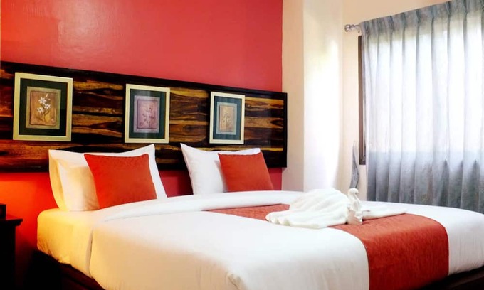 Mae Ram Phueng Maison | The best 3-star hotel in Bang Saphan located right next to Mae Ram Phueng Beach