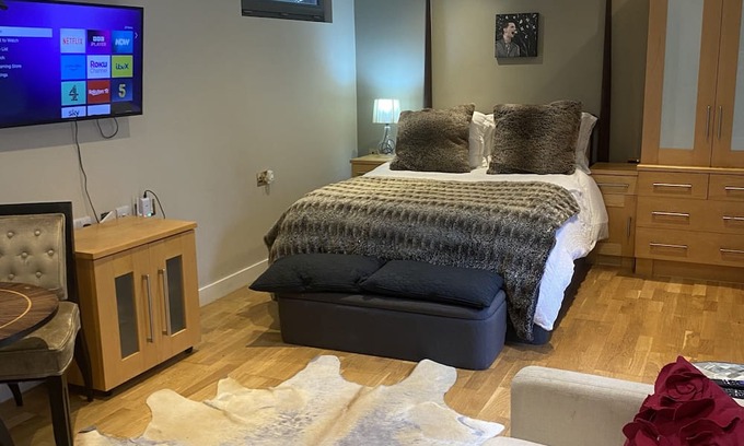 Hillrise Cabine | Stunning Highgate / Crouch End Garden Annexe