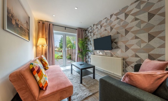 Luton Maison | Captivating 4 BR Terraced House in Luton's Prime Location