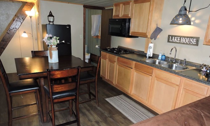 Malaga Cabine | Peace of Mind Cabin at Sparkman Lake