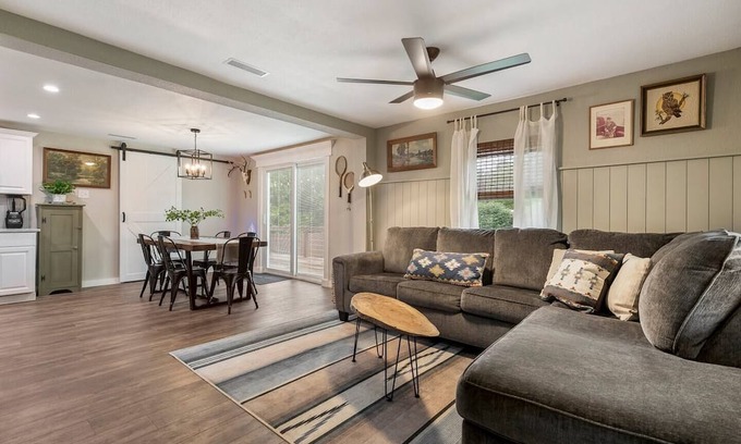 Rogers Maison | Cozy house near Beaver Lake & Hobbs State Park
