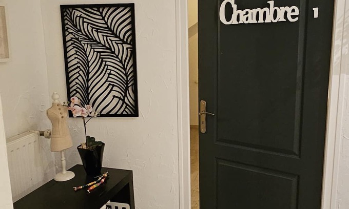 Courlaoux Lit Et Petit-Déjeuner | L'anthracite Courlaoux, Chambre Indépendante 2 Personnes