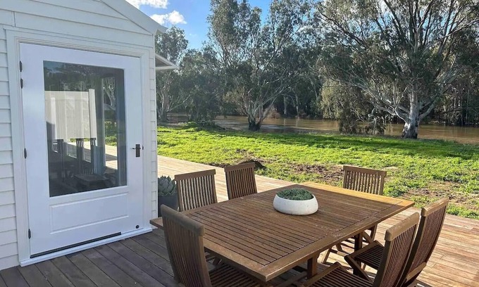 Darlington Point Cabine | The River Cabin