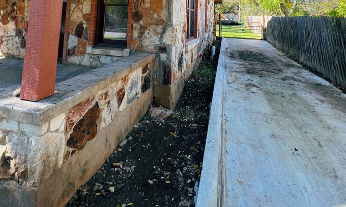 Heritage Maison | Cozy Spaceship Ranch House Meets Historical San Marcos