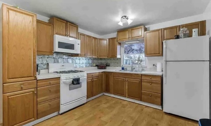 Flint Maison | Cozy spacious home to relax