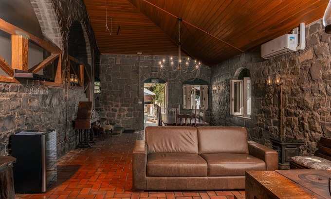 Caminhos da Eulalia Hôtel | Casa de Pedra Mena Kaho