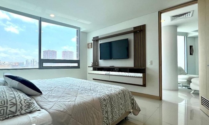Riomar Maison | Luxury Apartment Hilton WI-FI, TV, Pool and Gym