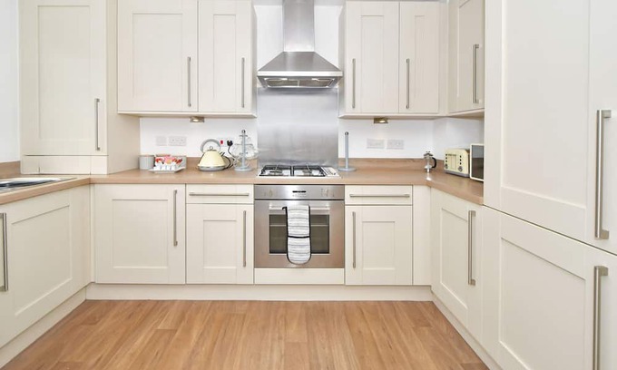 Alsager Maison | Lindop View: A Cheshire wives dream, with drive!