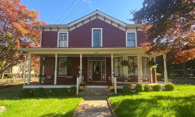 Culpeper Maison | Old Red in downtown Culpeper VA
