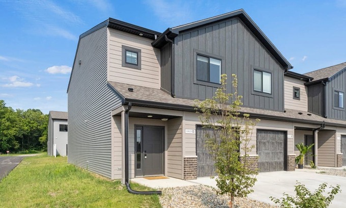 Laotto Copropriété | Modern Comforts: 3BR Townhouse #14