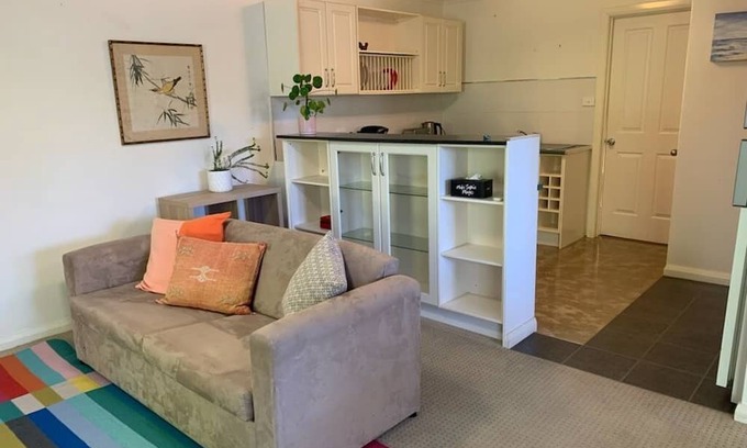Yass Appartement | Very Comfortable Granny Flat - breakfast included
