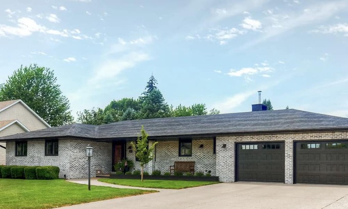 Boone Maison | Updated 5 Bedroom Ranch 7 minutes from Seven Oaks, 15 minutes from ISU Campus