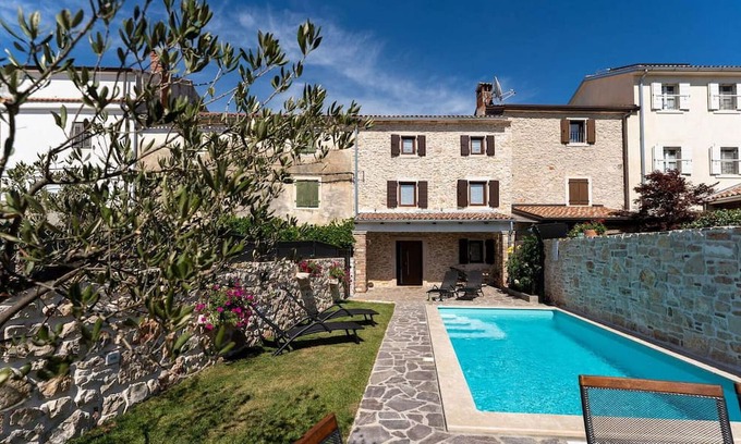 Cepljani Maison | Villa Stonehouse is a nice rustic terraced house only 3,5 km from the sea and the town Umag.