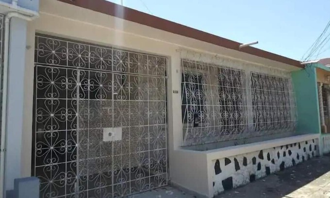 Mayaguez Pueblo Maison | Nice House near University of Mayaguez with covered and gated car parking.