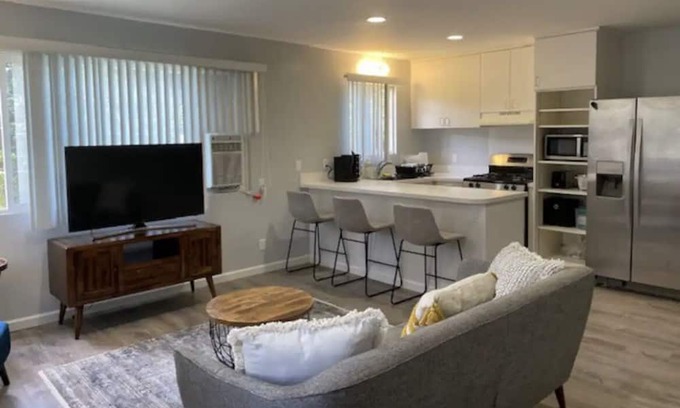 Pacific Heights Maison | Central Spacious Island Getaway 2b1b/Free Parking