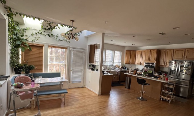 Seabrook Maison | Upscale Single Family House 7 miles outside of DC.