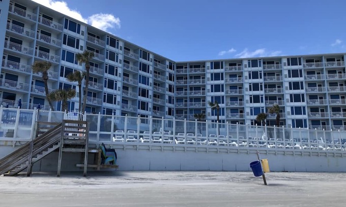 New Smyrna Beach Station Balnéaire | 2 Bedroom Oceanview Suite overlooking the Atlantic ocean with white sandy beach