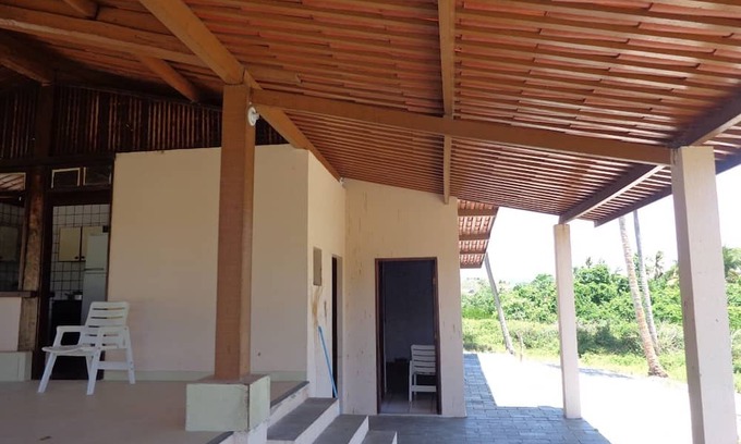 Monte Gordo Maison | Casa em Monte Gordo com 8.000 m² - Acesso à Internet e Aceitamos Animais