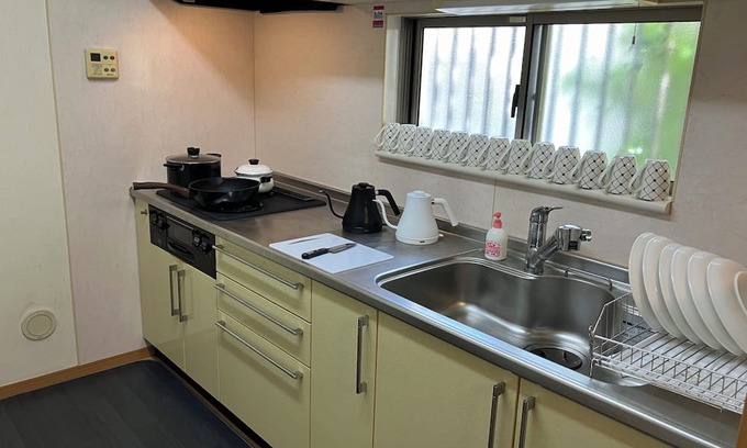 Narashino Maison | Near Tokyo DiesneyLand, Beach and Makuhari. Big House 4 BedRooms for 18 Guests