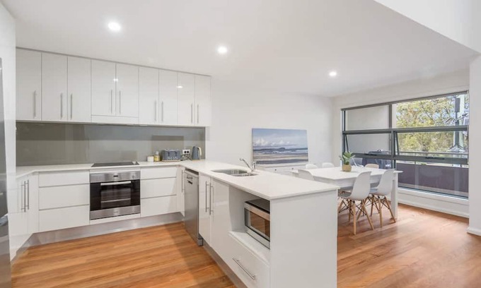 North Haven Appartement | North Heaven - Modern Apartment with Balcony River Views and Pool