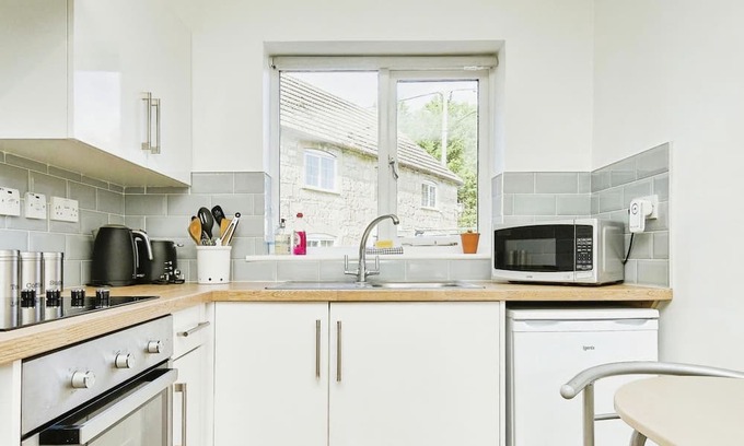 Ningwood Cabine | Little Brook - a cabin that sleeps 2 guests in 1 bedroom