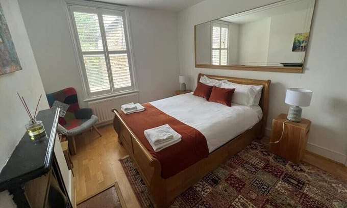 Thurlow Park Maison | The Lily Room in Grand Tulse Hill Villa