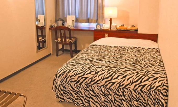 Togura Kamiyamada Onsen Maison | Double Spacious 180cmwide queensize bed Smoki / Chikuma Nagano