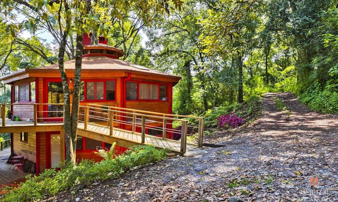 Valle de Bravo Cabine | NEW! Private Lake Wood Cabin, 20-acre Ranch, BBQ