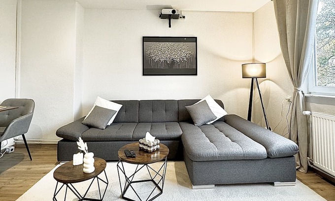 Ricklingen Appartement | Traumhaftes City Apartment Kinoleinwand Wifi