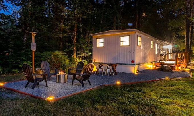 Paradise Estates Maison | Paradise Retreat - a vintage trailer meets Mt. Rainier's magic in Ashford, WA