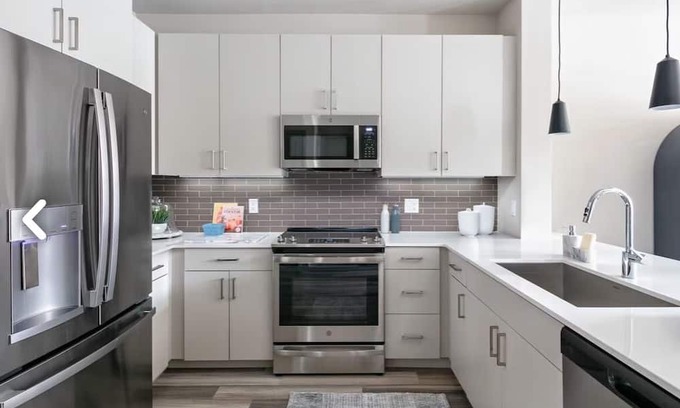 White Plains Appartement | Peaceful and Serene Very large 2 bedroom with scenic wooded views