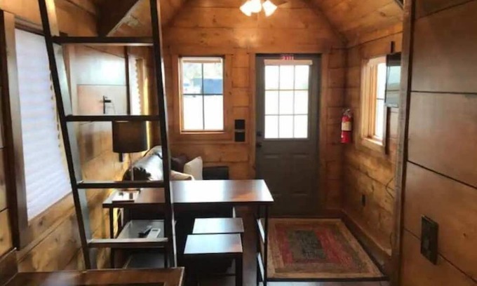 Lindon Maison | Rustic Cabin Tiny Home at Marina