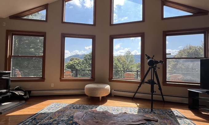 Davenport Maison | Eagle Rock - Renovated 3 bdrm, amazing deck, quiet location