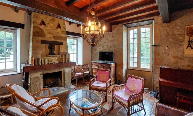 Conchez-de-Bearn Maison | Enjoy a relaxing break close to nature in this inviting vacation home.