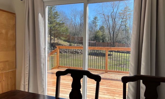 Halifax County Maison | Dog Friendly, Fenced Yard with pond, Arcade/Bar room, Lake Views, 3 bedrooms