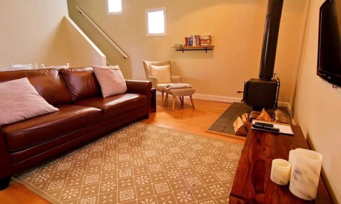 North Lilydale Maison | Tumbledown Barnhouse.