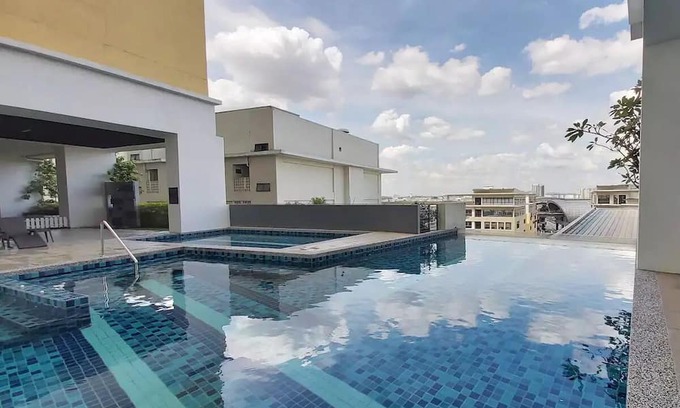 Puchong Appartement | Sunset view Apt perfect for Biz/Family @ SetiaWalkn