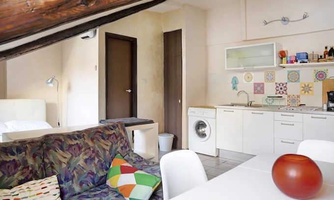San Salvario Appartement | Holiday Apartment "Ellen's 2" with A/C & Wi-Fi