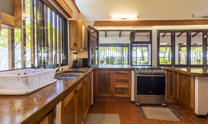 Esterillos Oeste Maison | Casa Tortuga - Beachfront House