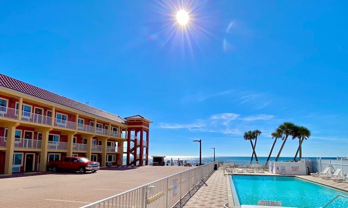 Panama City Beach Maison | Casa Blanca Resort Gulf Front Studio Loft Sleeps 5