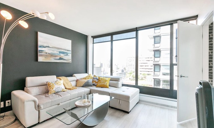 Downtown Vancouver Copropriété | D4 - Amazing Junior 2 Bedroom, Central Location + AC